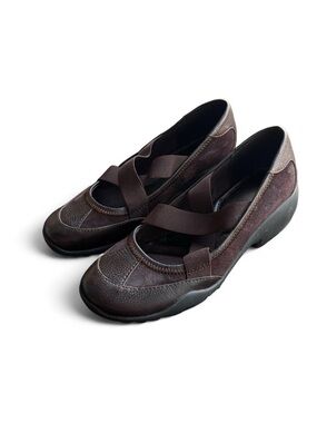 ✨Brown leather ballet flats with cross strap✨